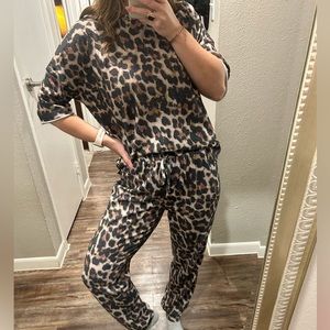Comfy cute leopard lounge set 🐆